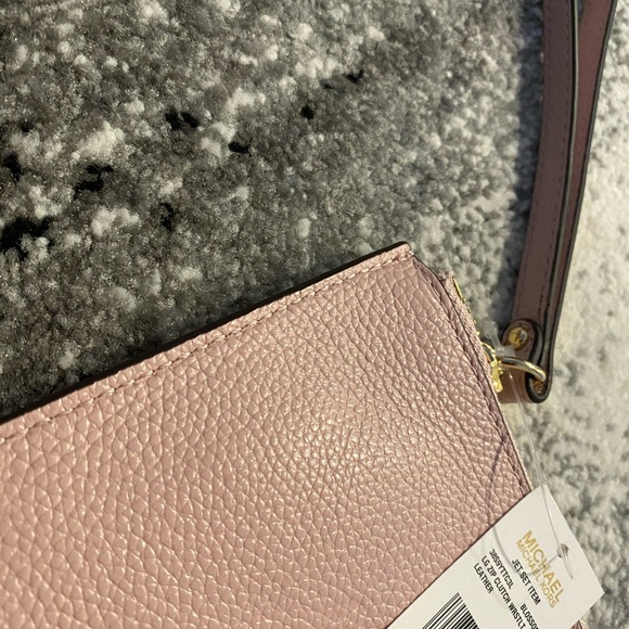 SOLD!!!!NWT Michael Kors Light blossom lg wristlet - Picture 7 of 7